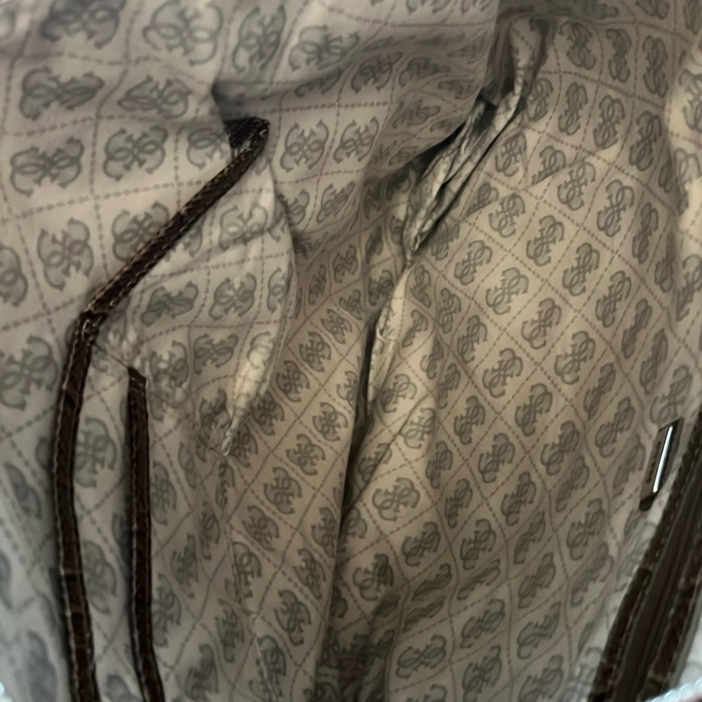 Guess handbag - Picture 2 of 6
